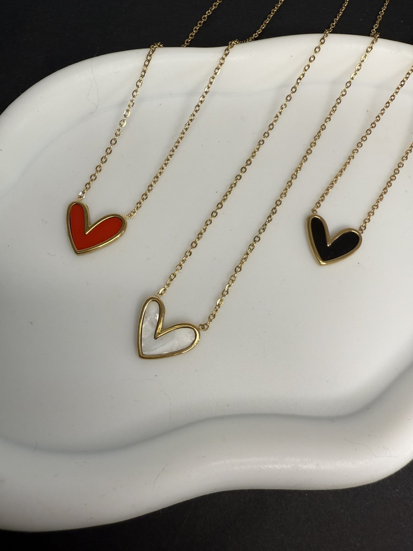 1601 White Heart Necklace in Gold - NOSTRUM