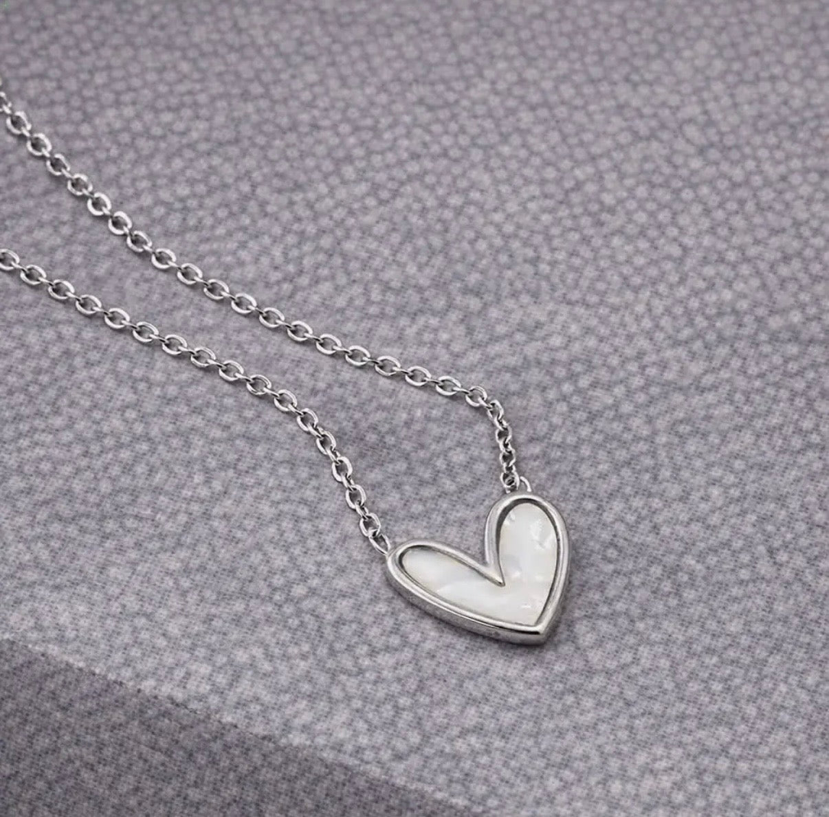 Pearlescent Heart Necklace in Silver - NOSTRUM