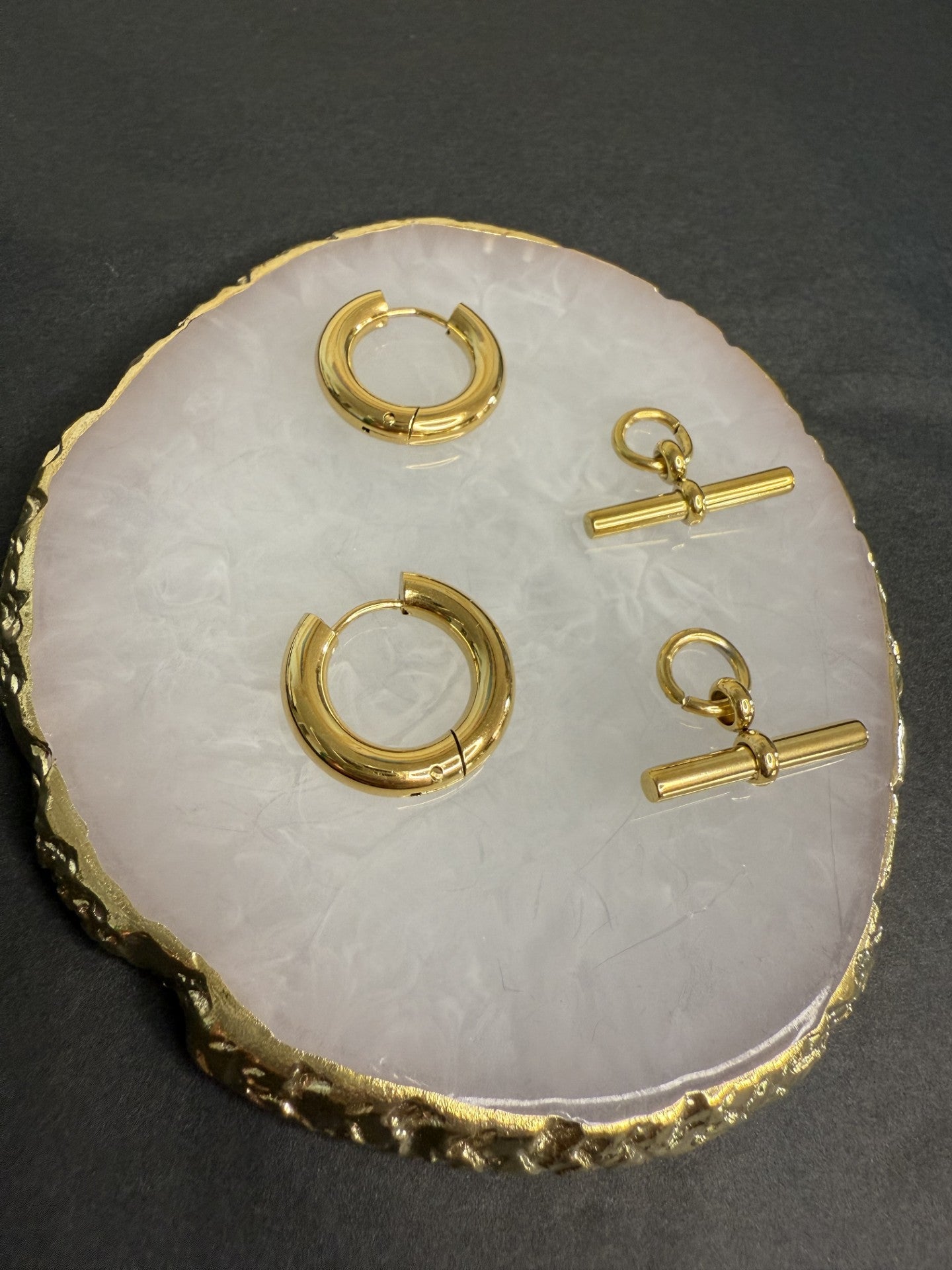 Charley's T-Bar Hoop Earrings in Gold - NOSTRUM