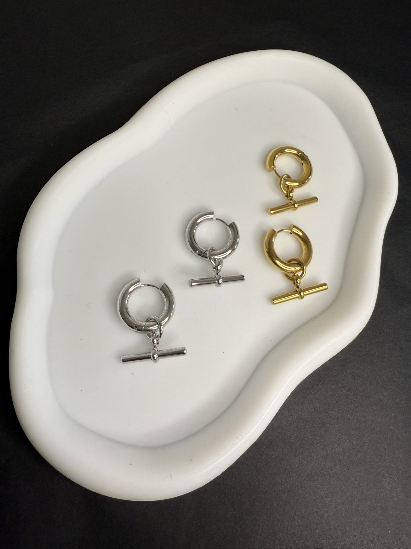 Charley's T-Bar Hoops Earrings in Silver - NOSTRUM