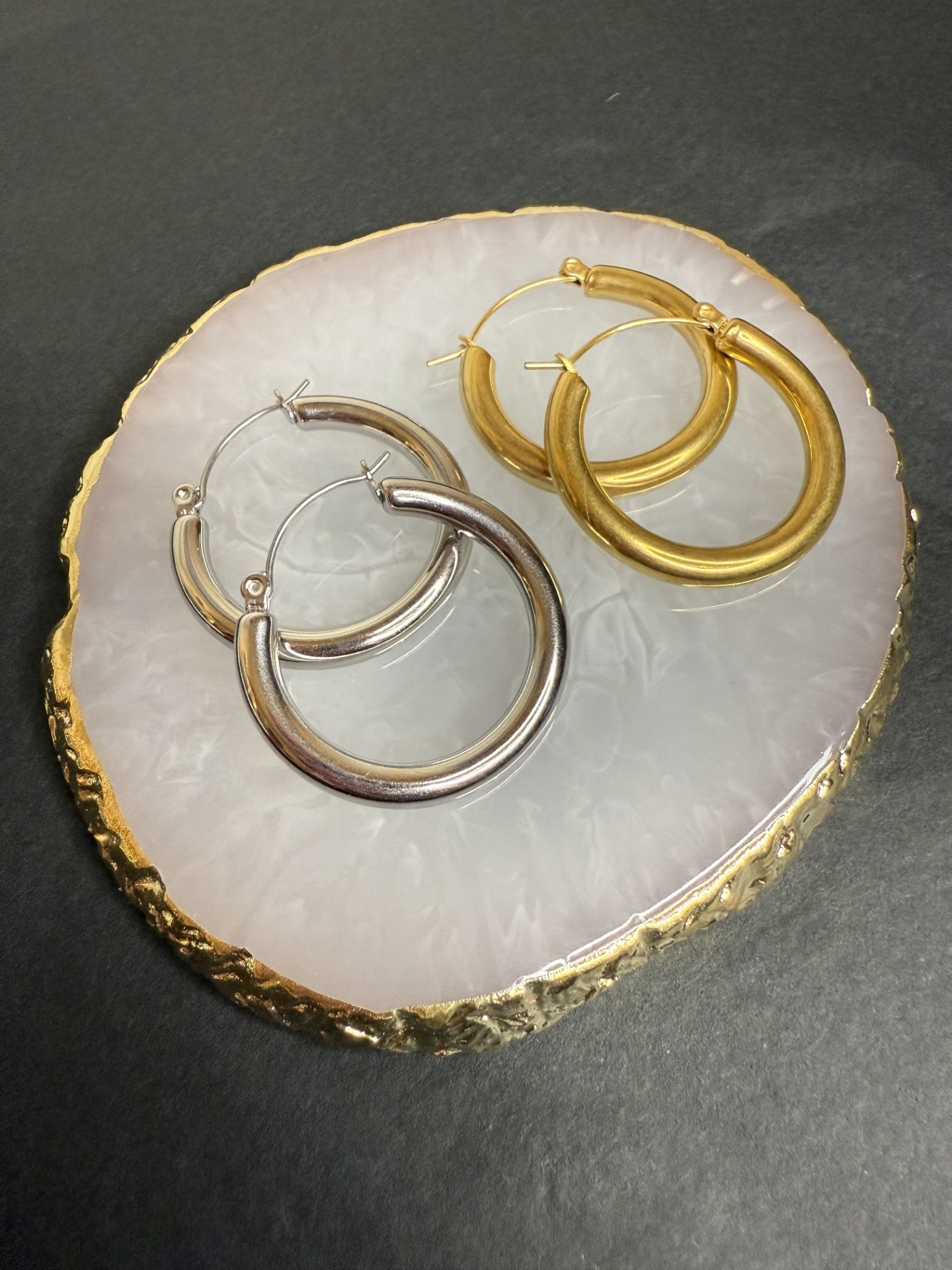 Daddios Hoop Earrings in Silver Medium - NOSTRUM