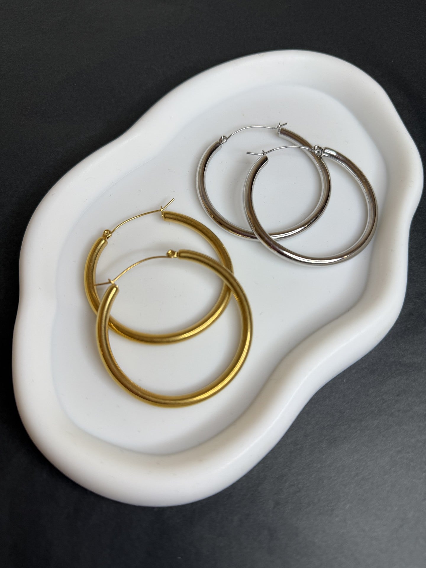 Daddios Hoop Earrings in Silver Large - NOSTRUM