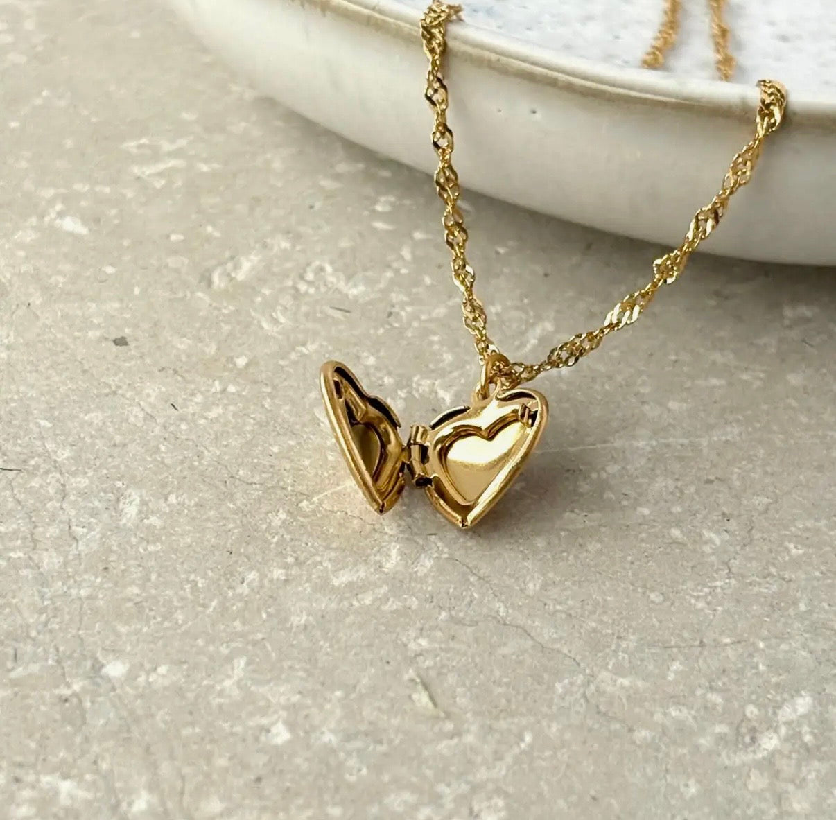 Heart Shaped Locket in Silver - NOSTRUM