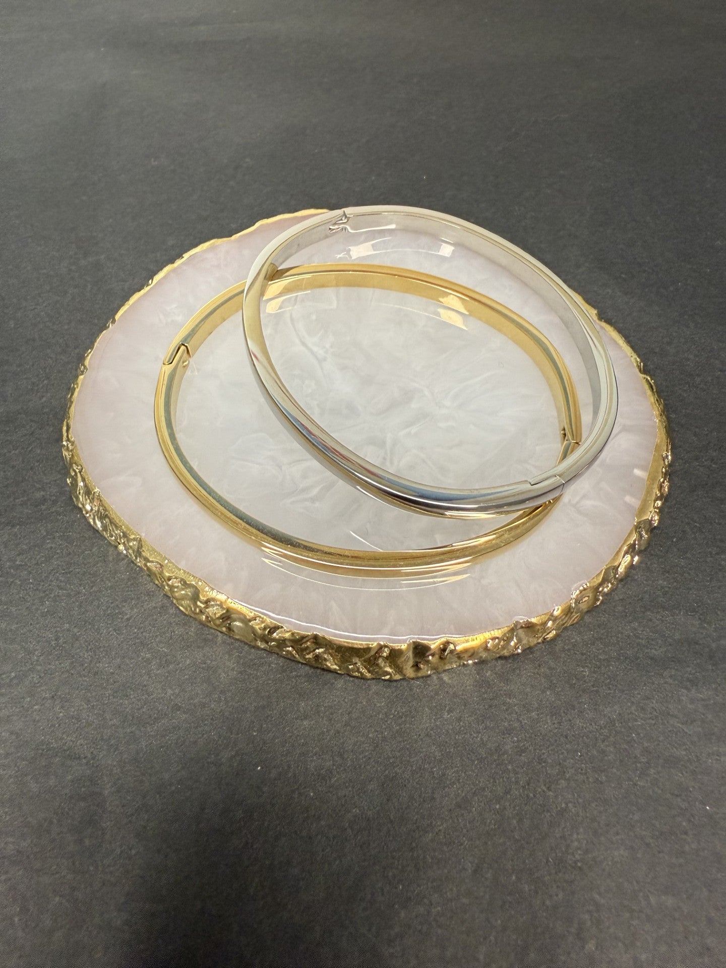 Posner Plain Bangle in Gold - NOSTRUM