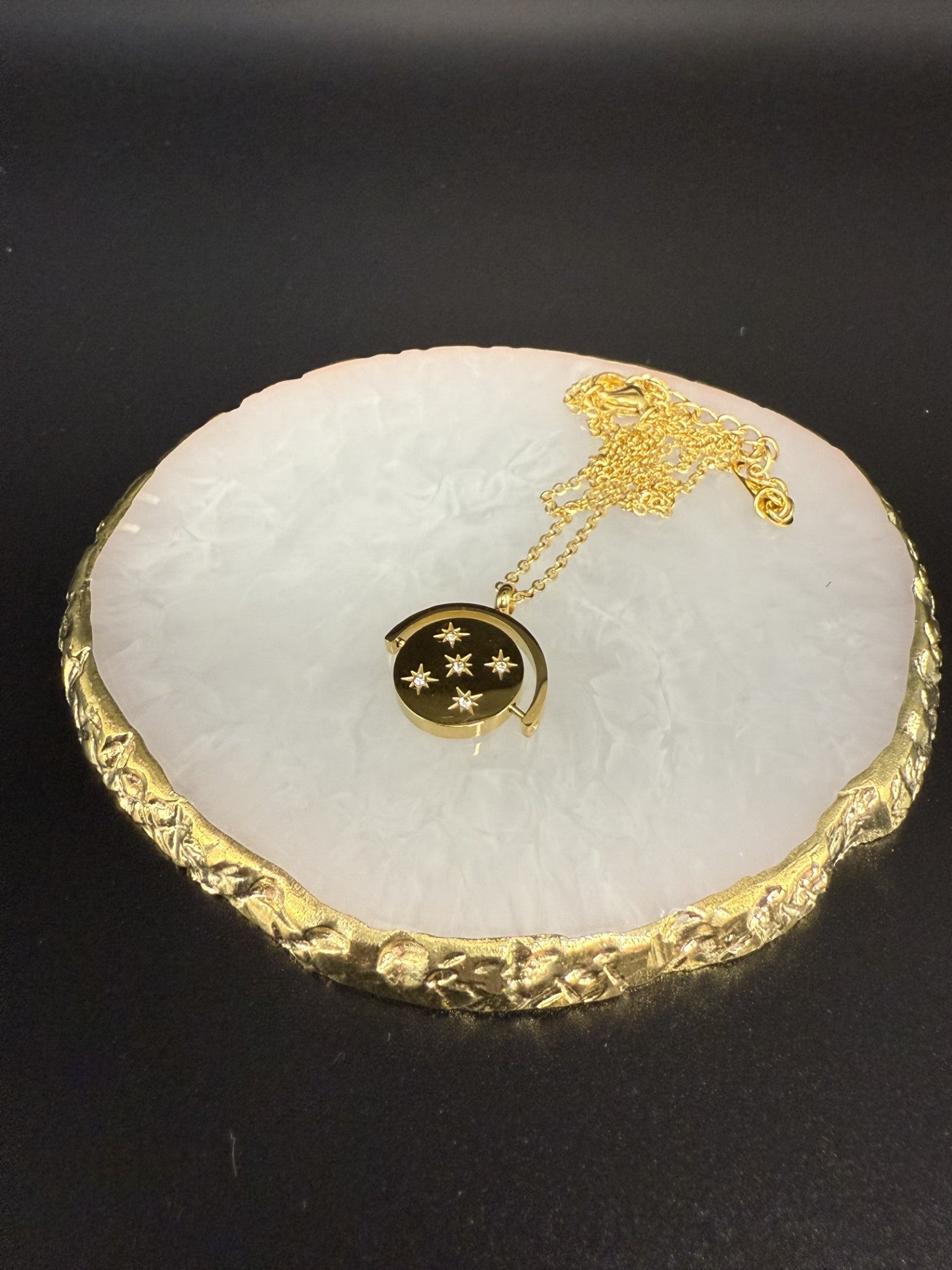 Rotating Disc Necklace in Gold - NOSTRUM