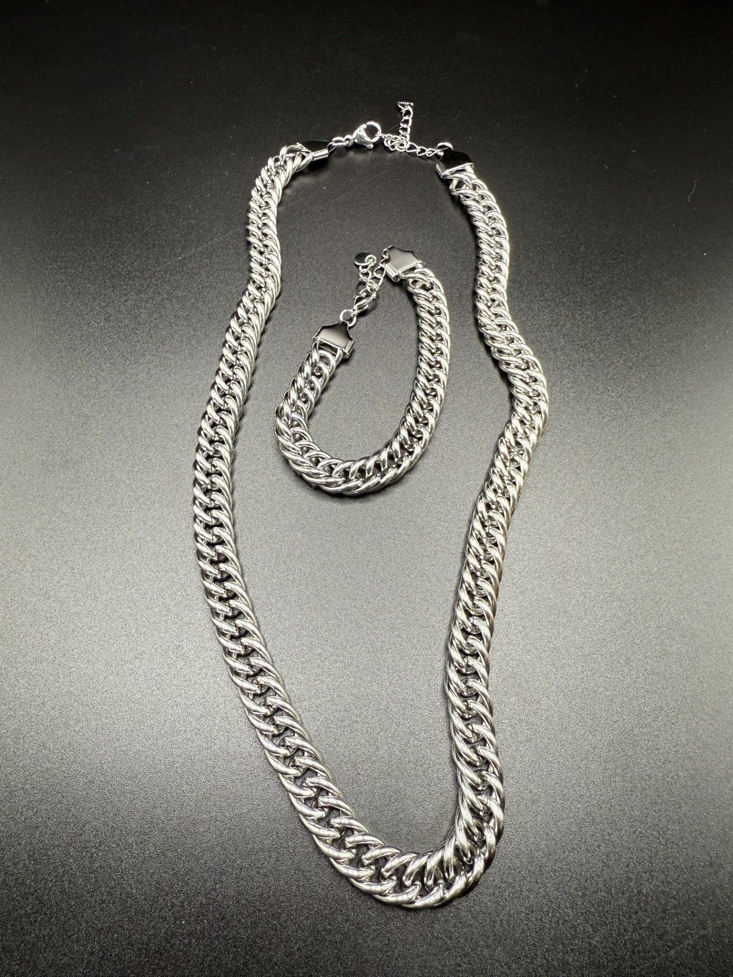 Unisex Chunky Curb Chain Bracelet in Silver - NOSTRUM