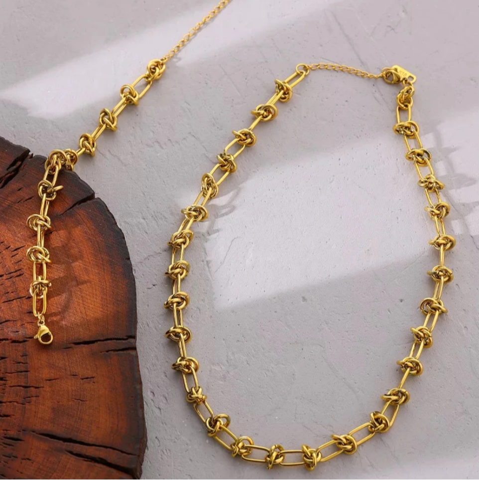 Wild Knot Necklace  in Gold - NOSTRUM