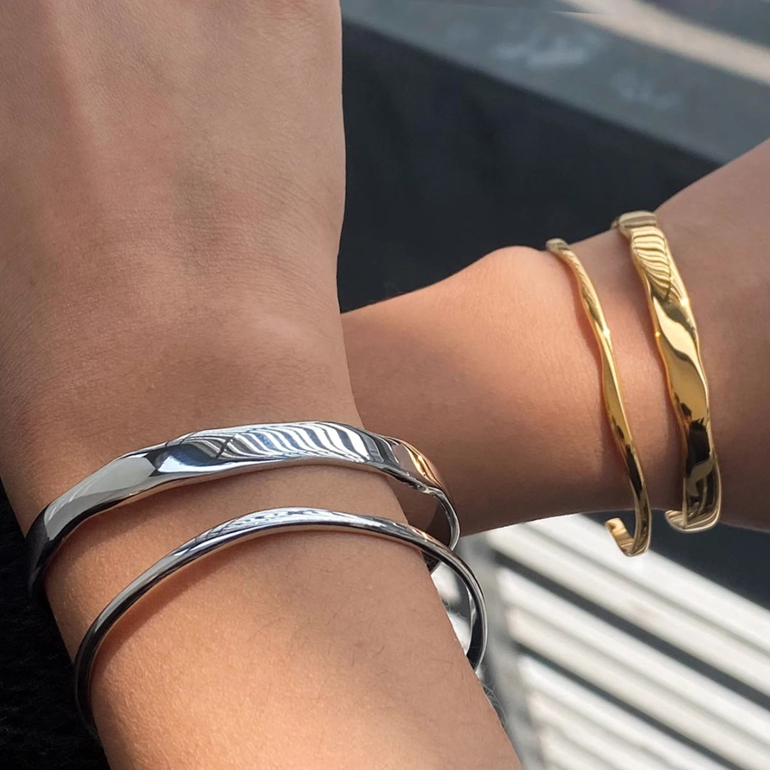 Thin Wave Torque Style Bangle in Gold - NOSTRUM
