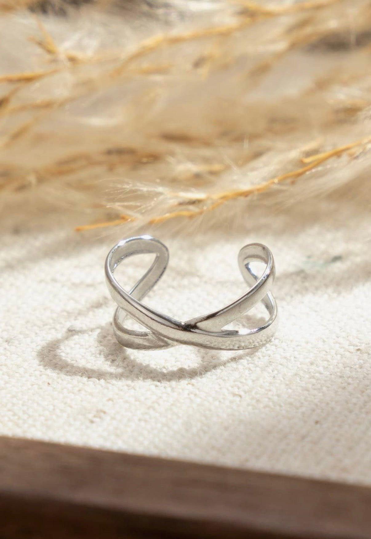 Crossed Ear Cuff in Silver - NOSTRUM