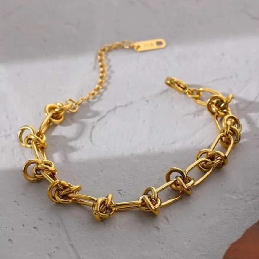 Wild Knot Bracelet in Gold - NOSTRUM