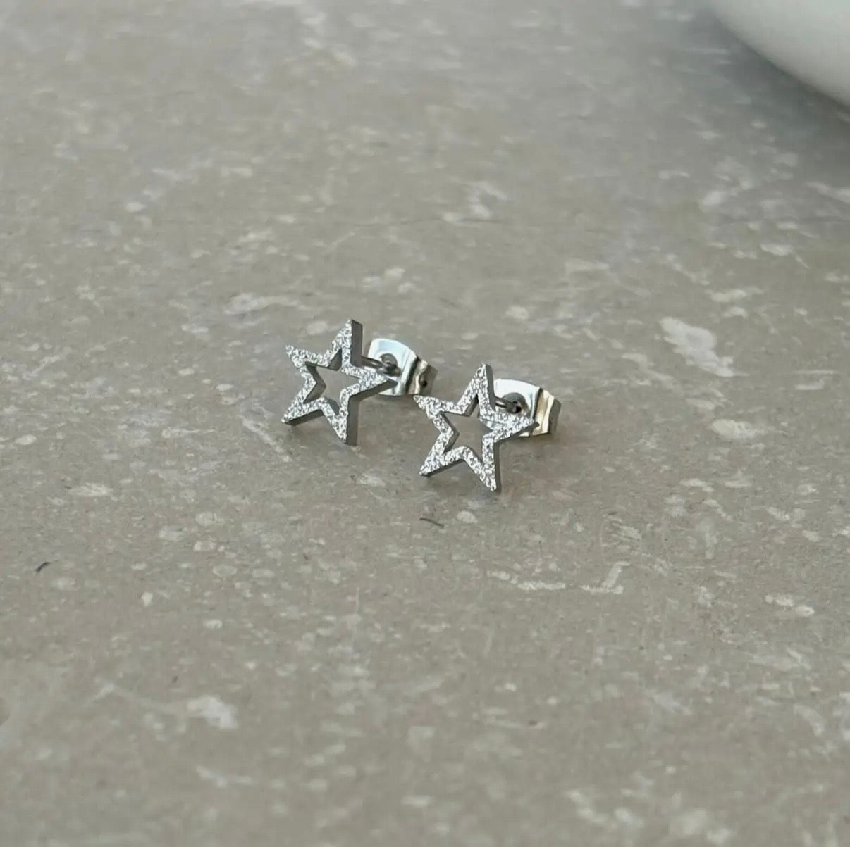 Shimmer Star Studs in Silver NOSTRUM