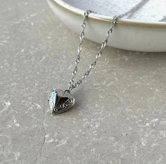 Heart Shaped Locket in Silver - NOSTRUM