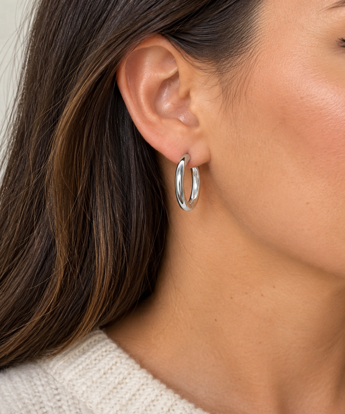 Classic Hinged Hoop Earrings in Silver - NOSTRUM