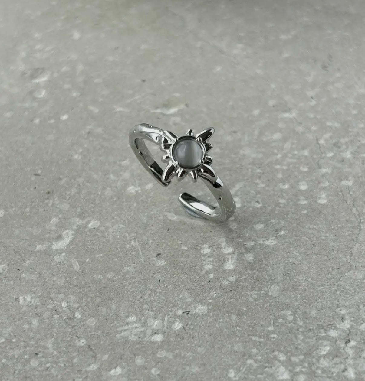 Sun Burst Open Ring in Silver - NOSTRUM