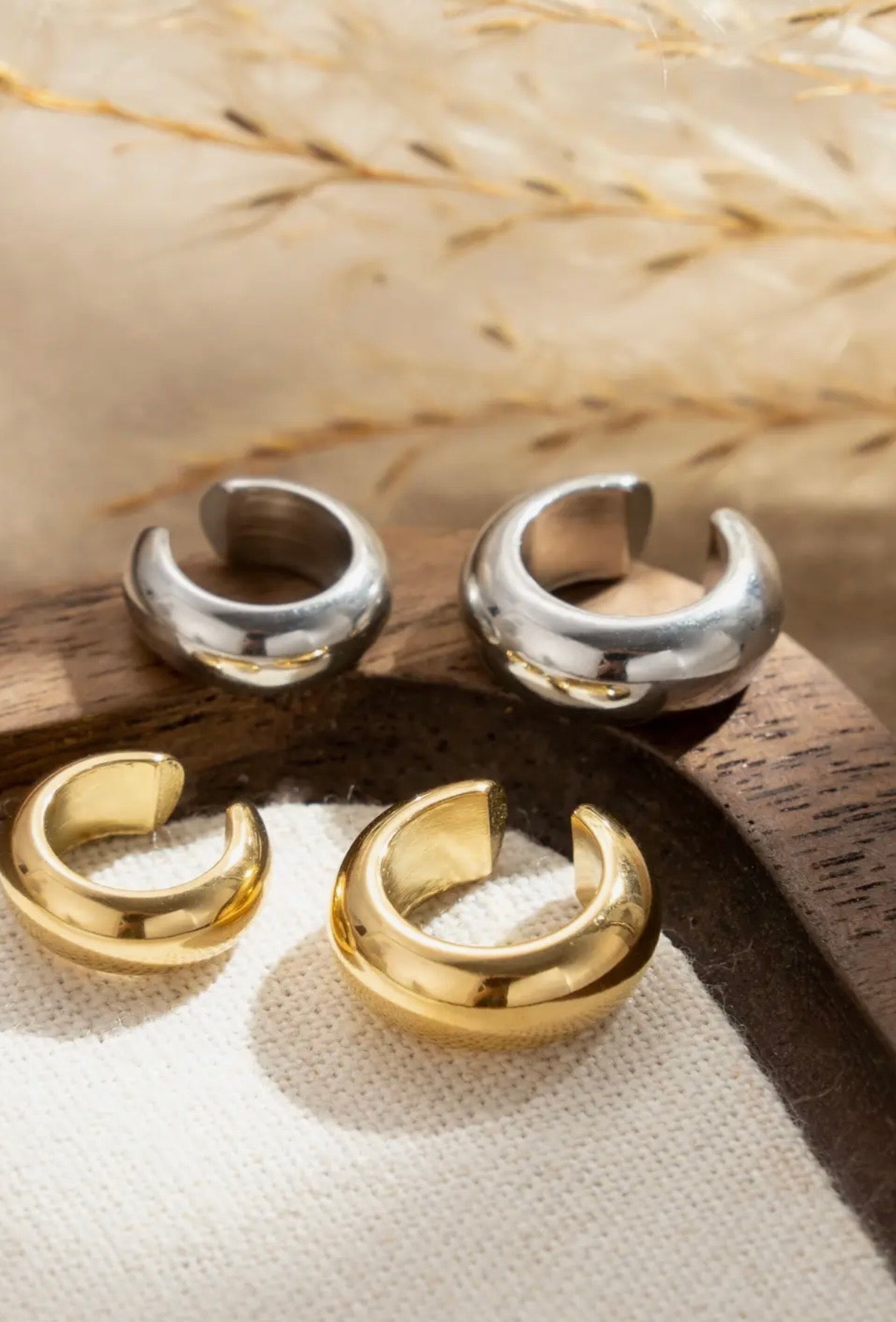 Pair Of Plain Ear Cuffs in Gold - NOSTRUM