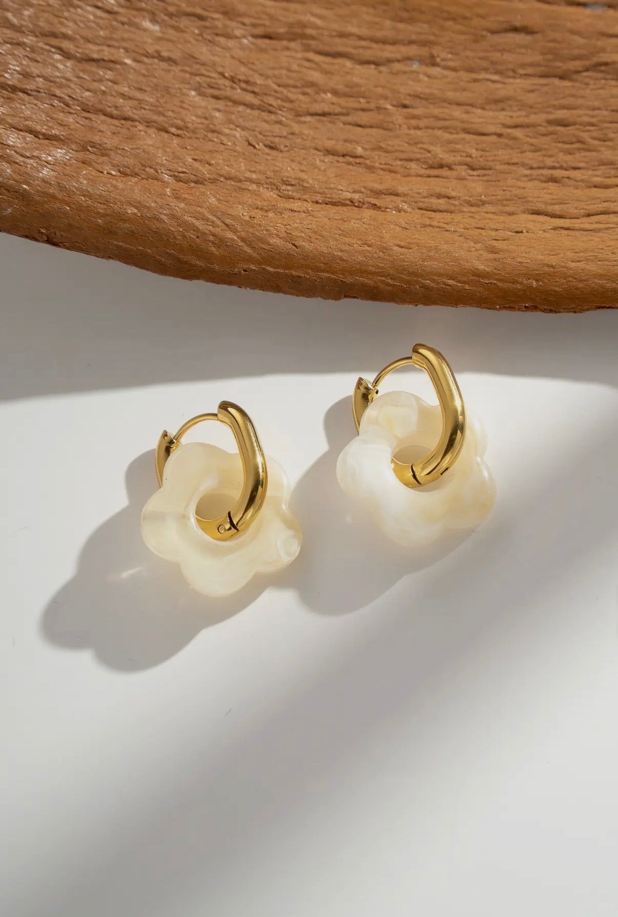 Resin Flower Hoops in Ecru - NOSTRUM