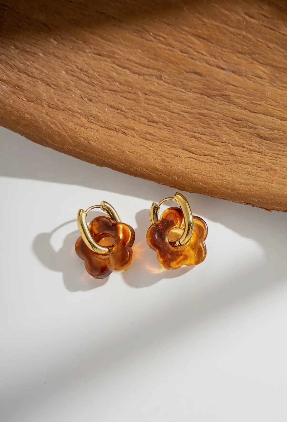 Resin Flower Hoops in Tortoiseshell - NOSTRUM