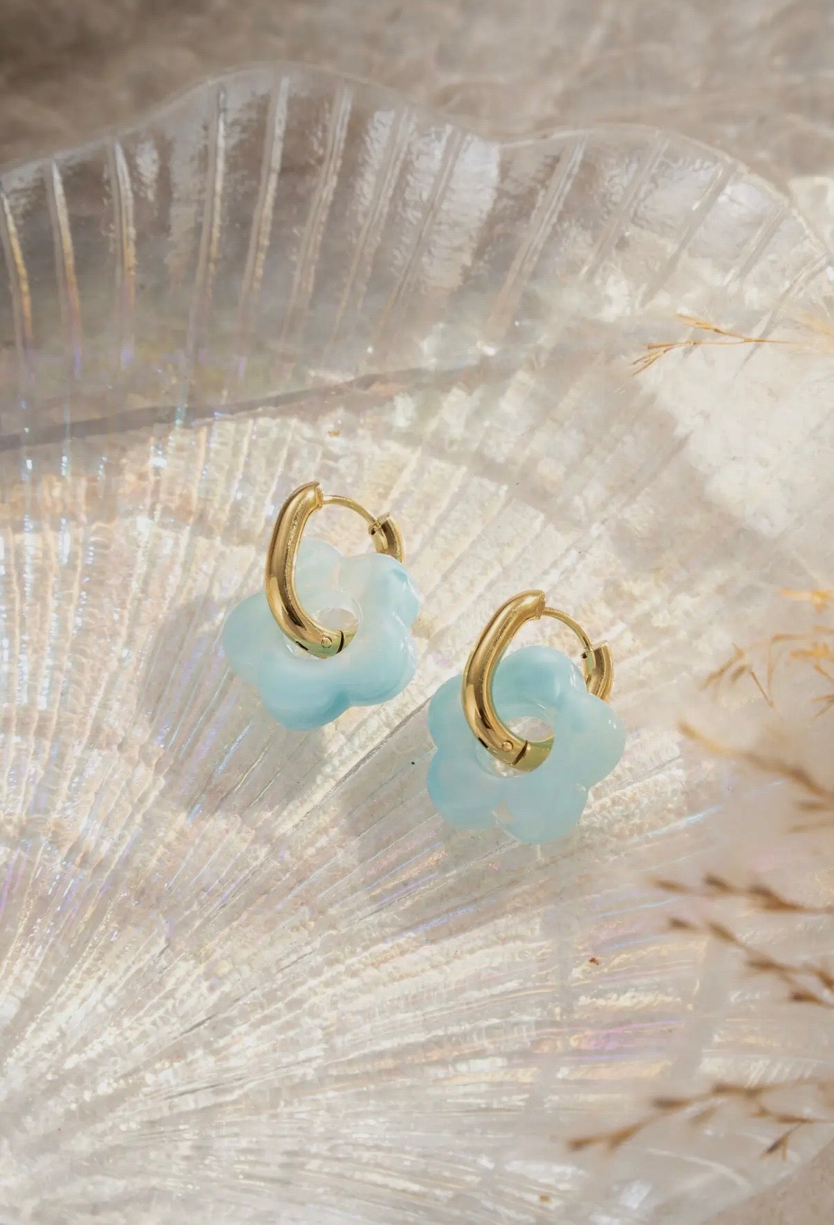 Resin Flower Hoops in Turquoise - NOSTRUM