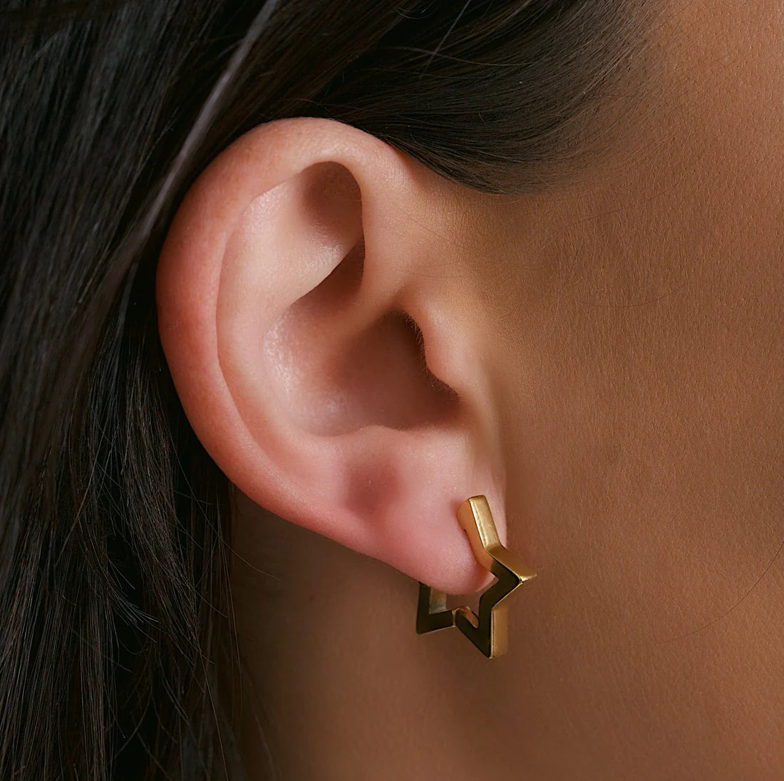 Star Shaped Hinged Huggies in Gold - NOSTRUM