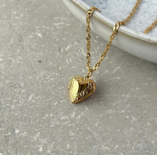Heart Shaped Locket in Gold - NOSTRUM
