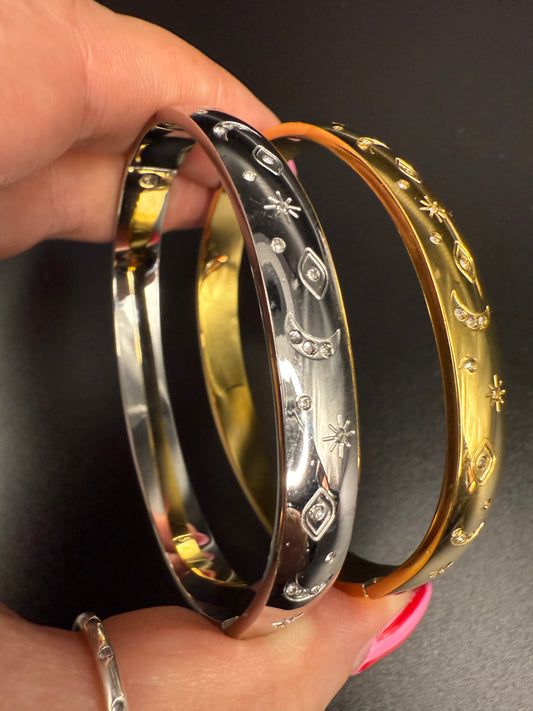 Blossom Engraved Bangle with CZ Detail in Gold - NOSTRUM