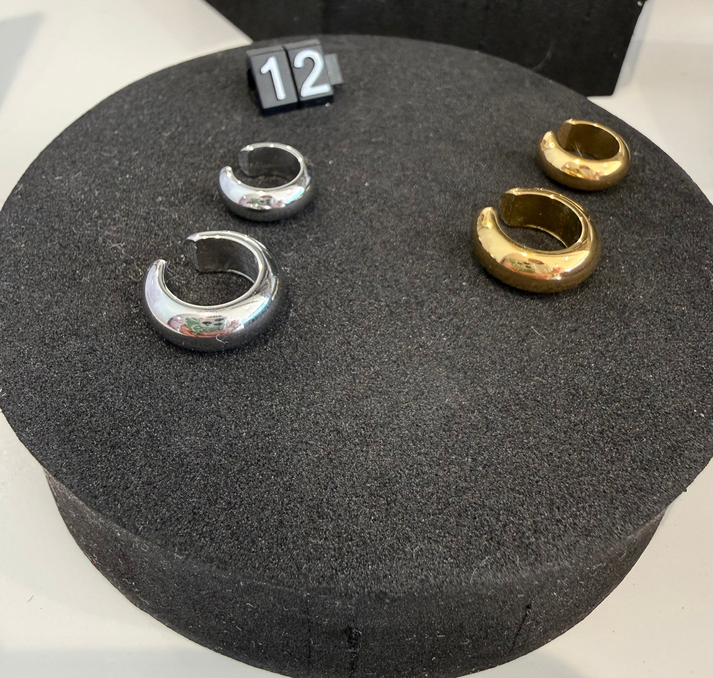 Pair Of Plain Ear Cuffs in Gold - NOSTRUM