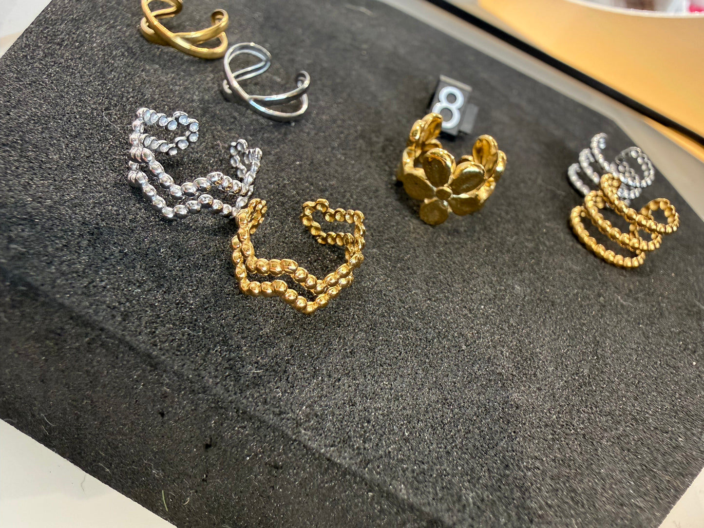 Crossed Ear Cuff in Gold - NOSTRUM