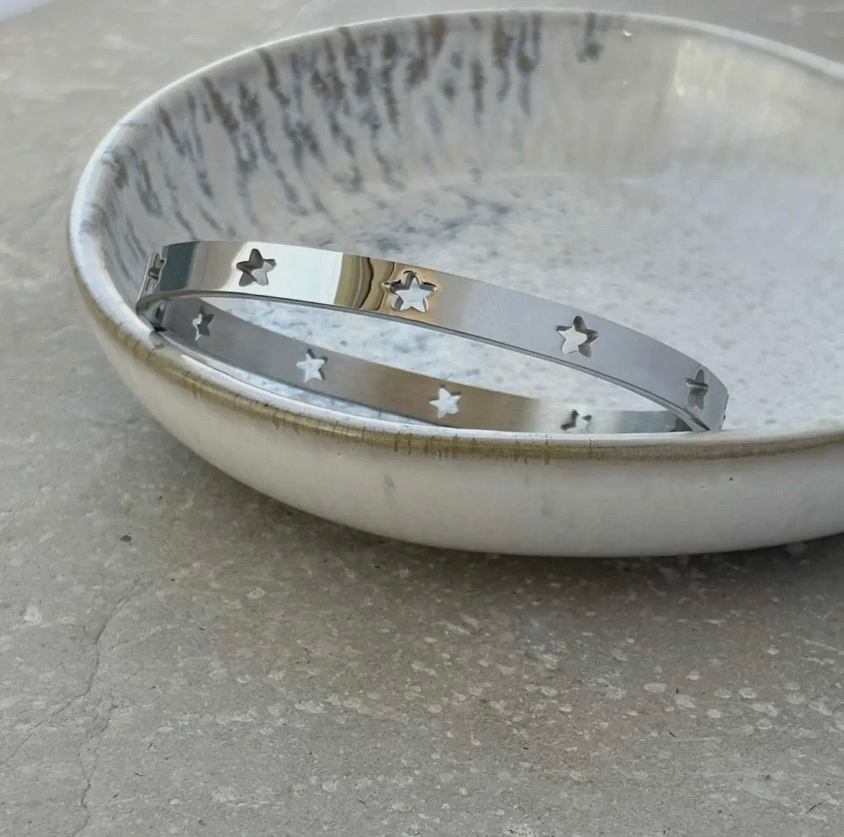 Star Cut-Out Hinged Bangle in Silver - NOSTRUM