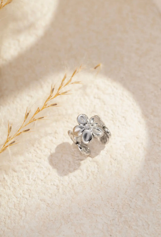 Flower Design Ear Cuff in Silver - NOSTRUM