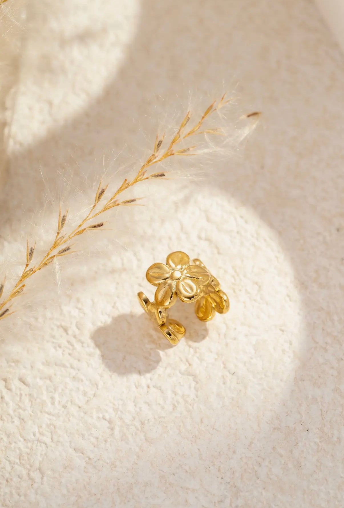 Flower Design Ear Cuff in Gold - NOSTRUM