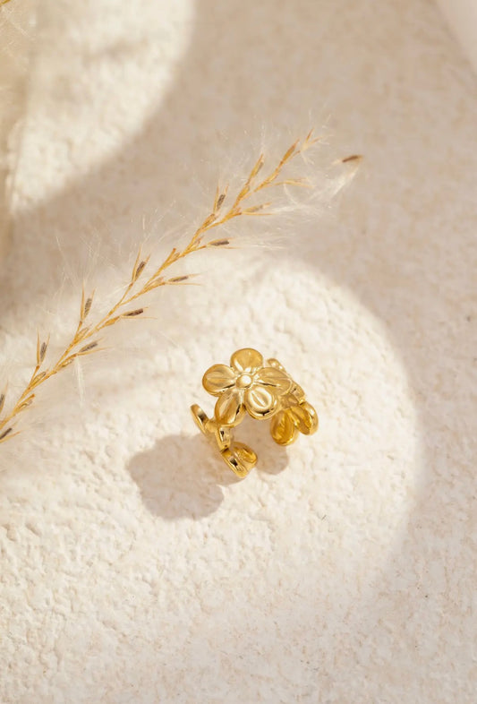 Flower Design Ear Cuff in Gold - NOSTRUM