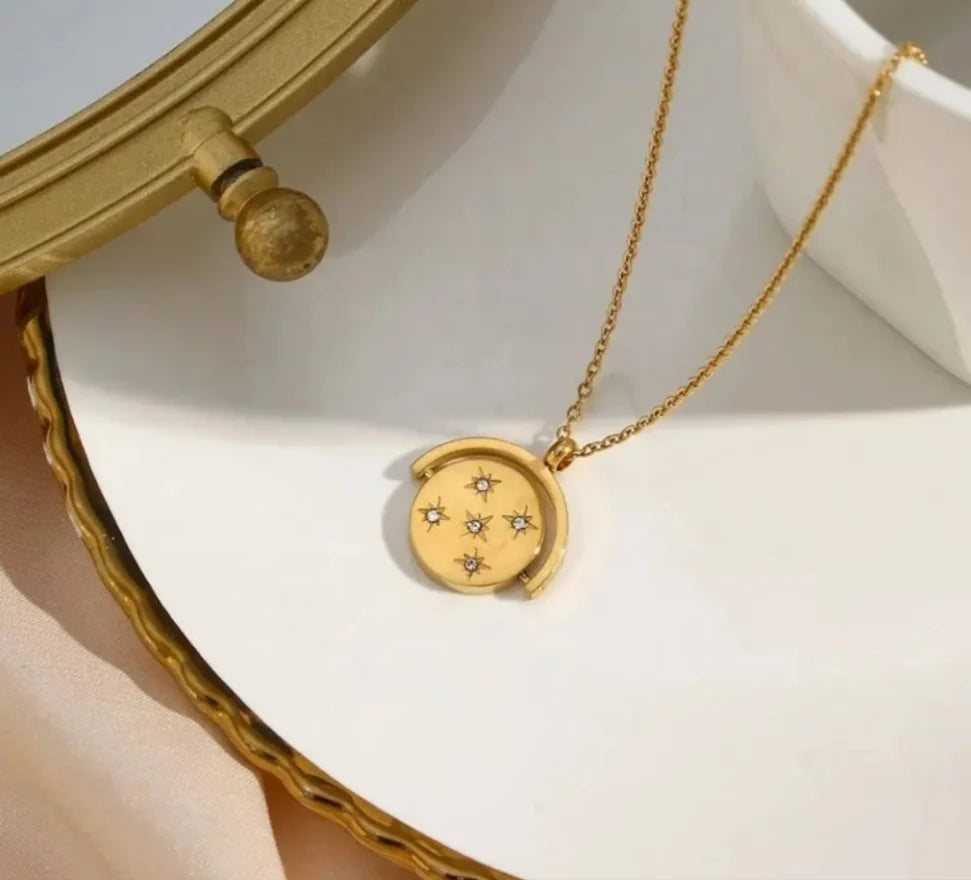 Rotating Disc Necklace in Gold - NOSTRUM