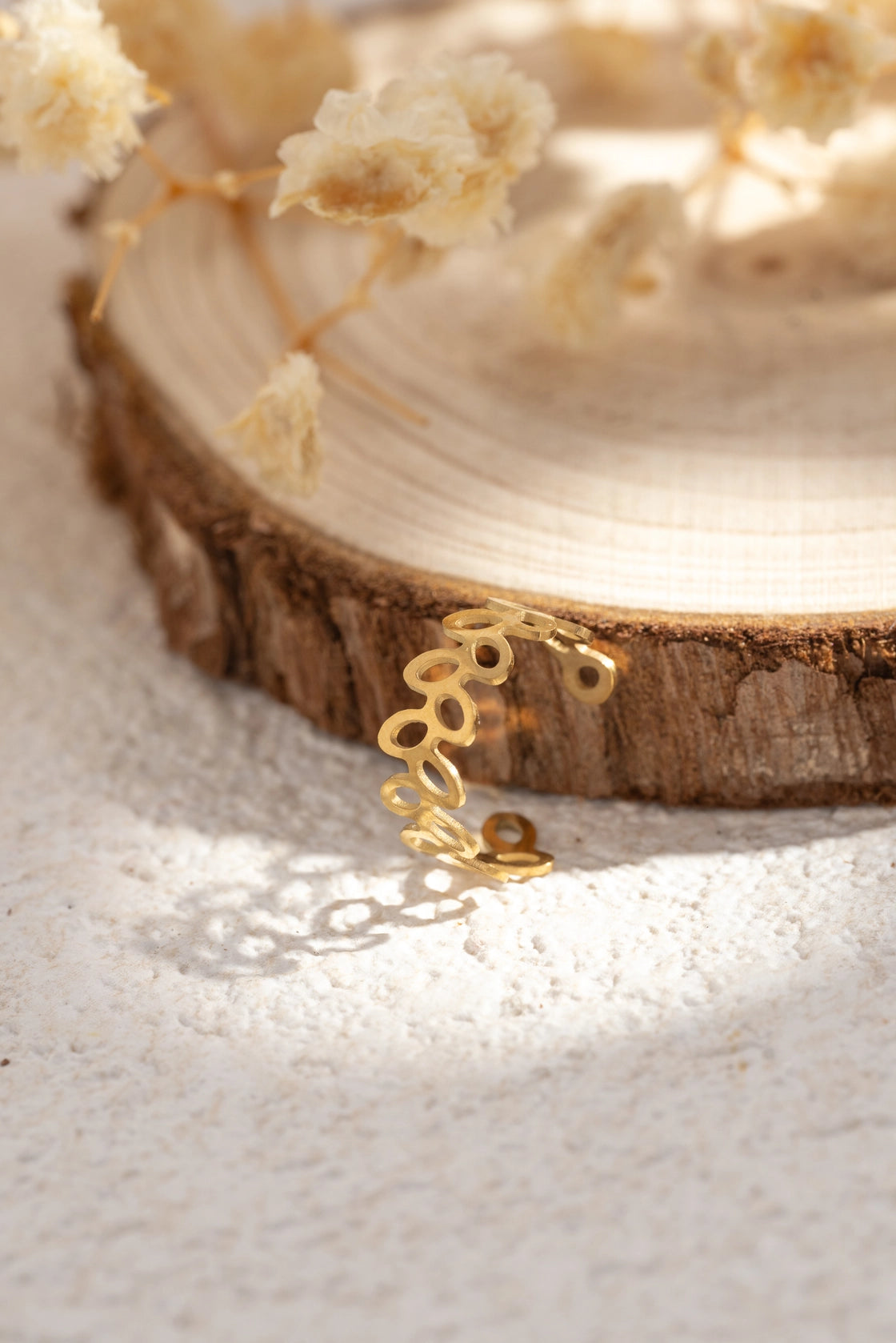 Open Leaf Ear Cuff in Gold - NOSTRUM