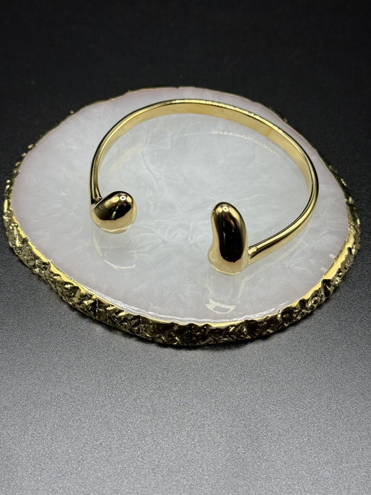 Jelly Bean Style Torque Bangle in Gold - NOSTRUM