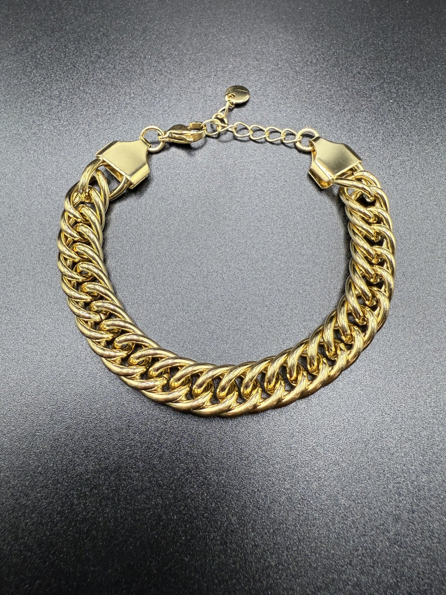 Unisex Chunky Curb Chain Bracelet in Gold - NOSTRUM