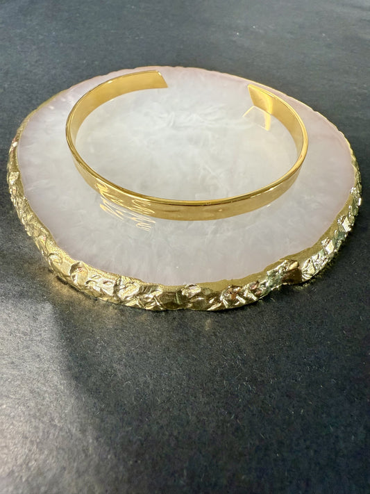Lotus Hammered Torque Bangle in Gold - NOSTRUM