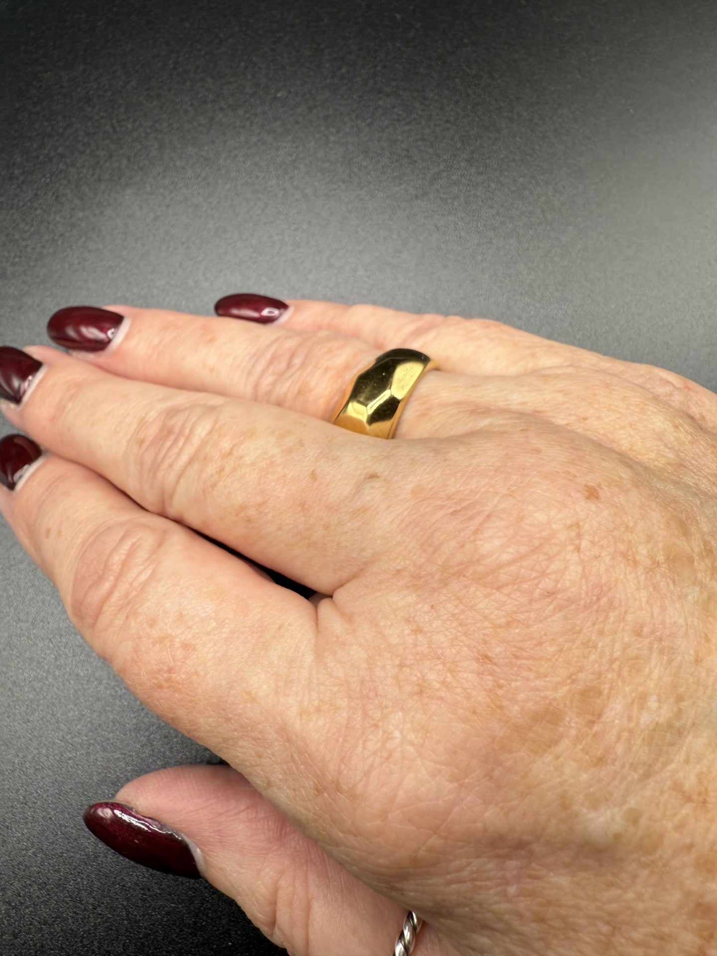 Faceted Adjustable Band in Gold - NOSTRUM
