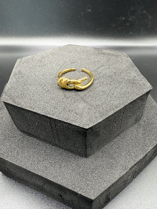 Unity Knot Adjustable Ring in Gold - NOSTRUM
