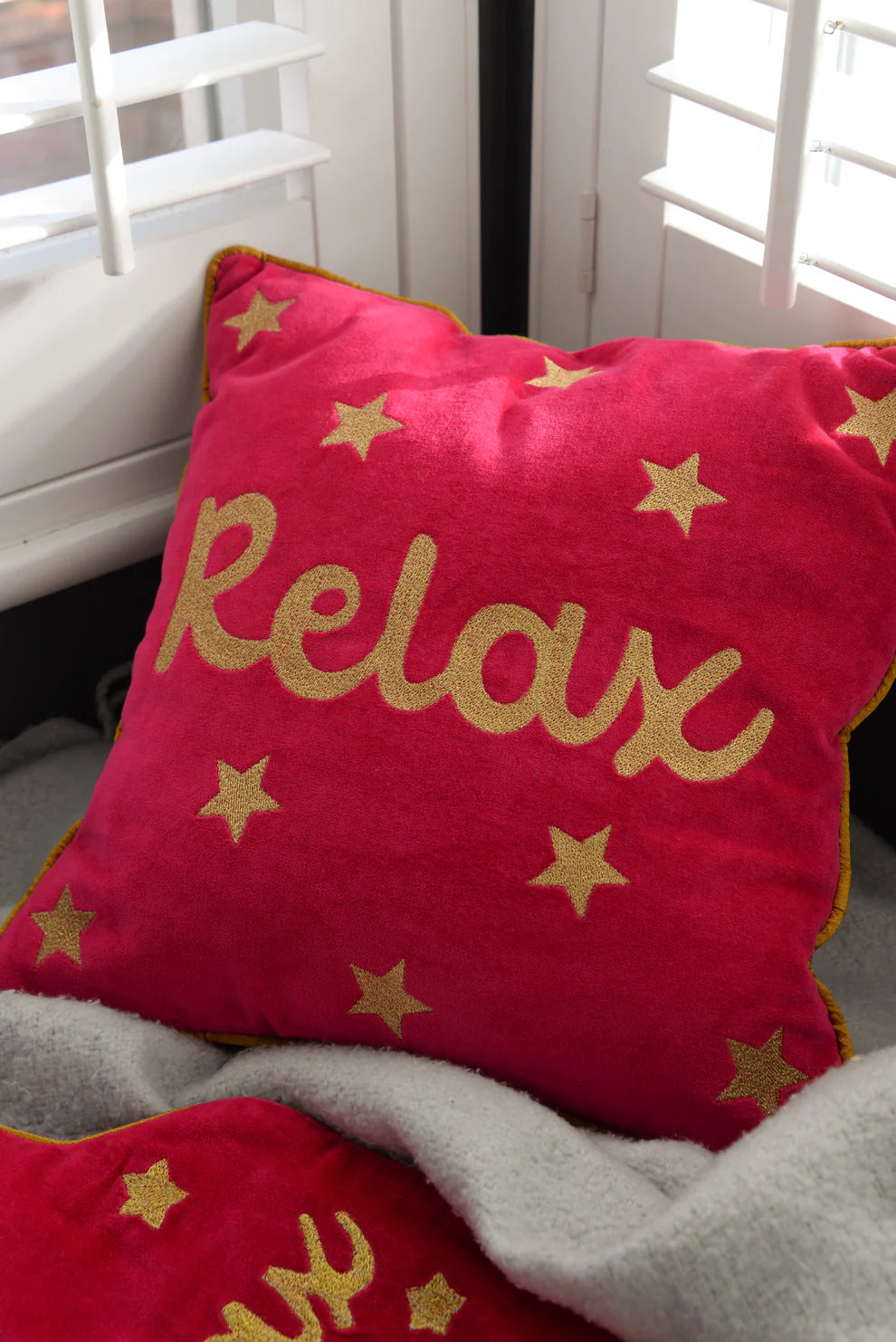 Relax Star Detail Cushion in Magenta Velvet - My Doris