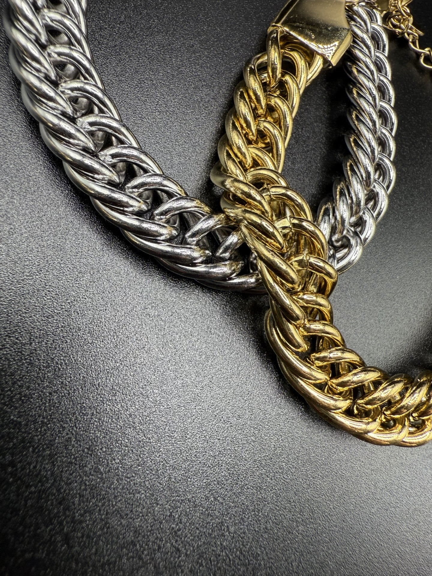 Unisex Chunky Curb Chain Bracelet in Gold - NOSTRUM