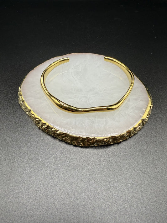 Wave Style Torque Bangle in Gold - NOSTRUM